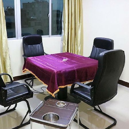 Longhui Business Hotel Хуижоу Екстериор снимка