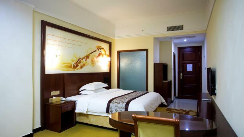 Longhui Business Hotel Хуижоу Екстериор снимка