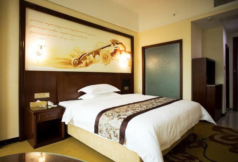 Longhui Business Hotel Хуижоу Екстериор снимка