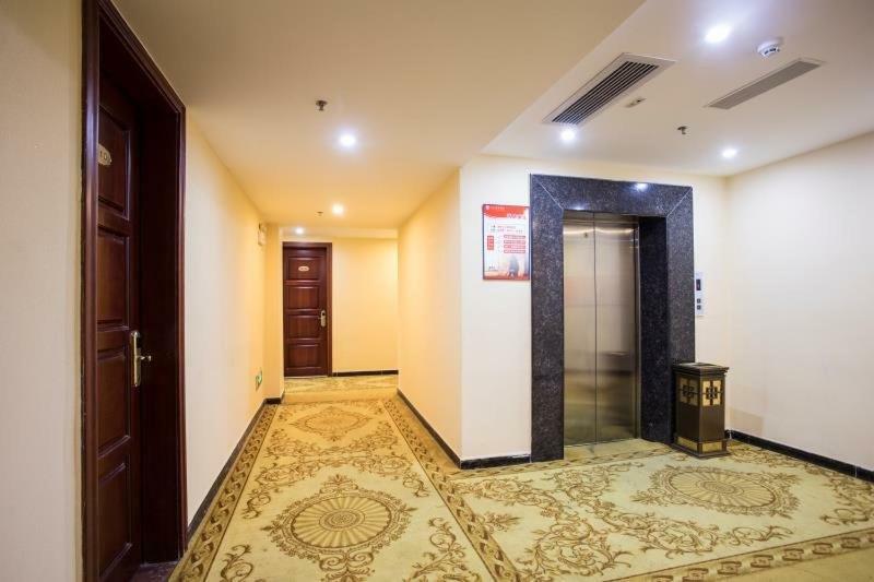 Longhui Business Hotel Хуижоу Екстериор снимка